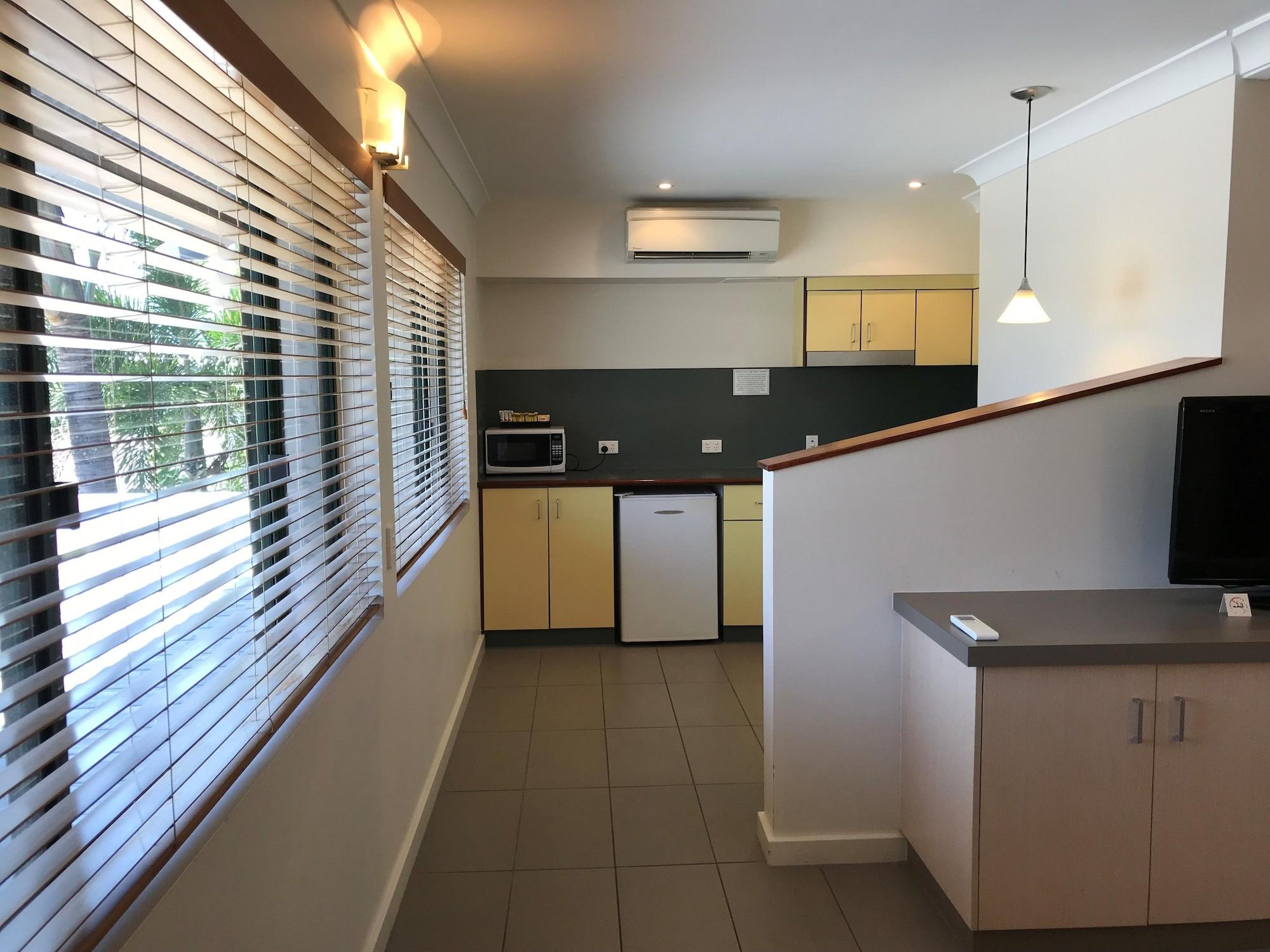 קאירנס Bay Village Tropical Retreat & Apartments מראה חיצוני תמונה