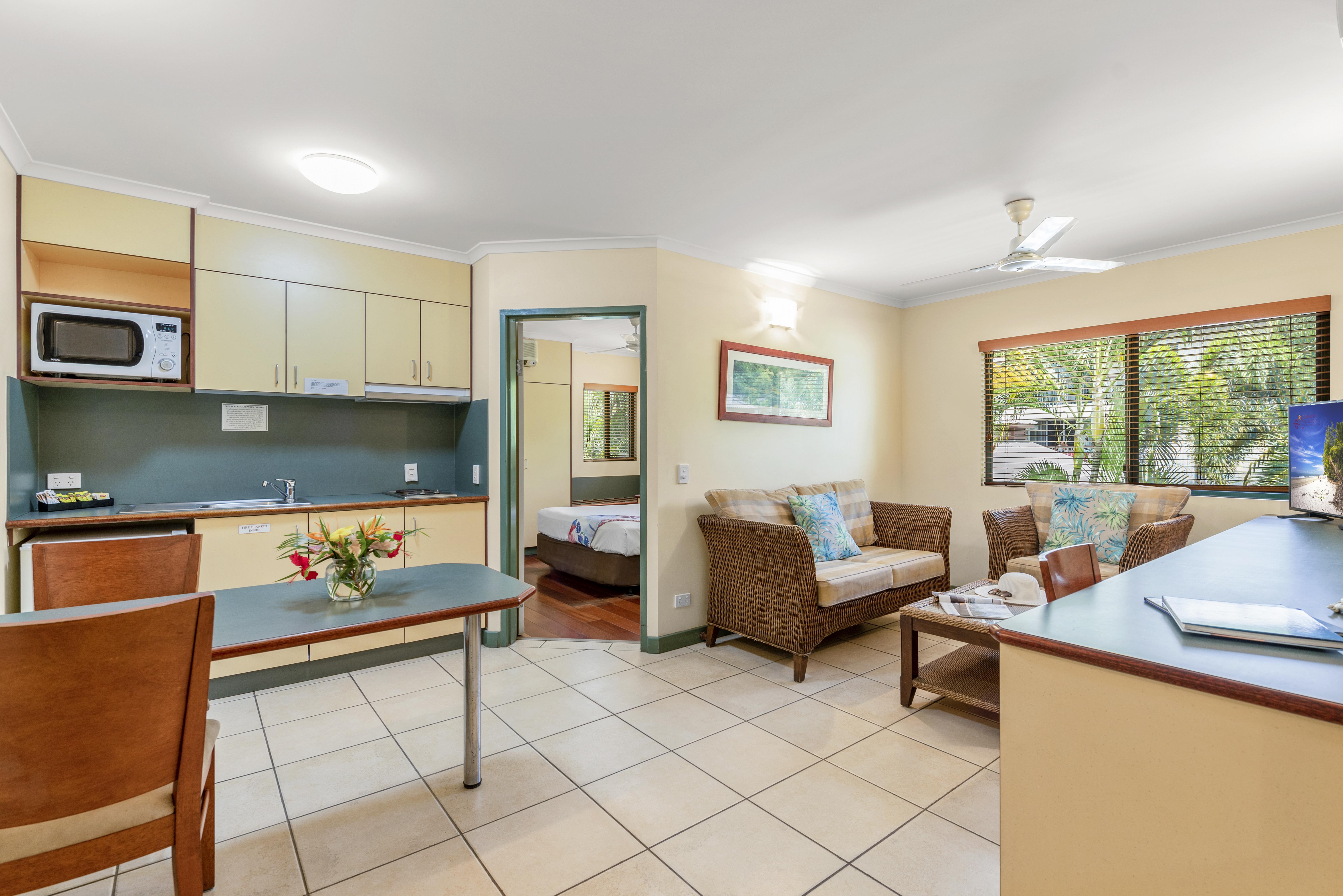 קאירנס Bay Village Tropical Retreat & Apartments מראה חיצוני תמונה