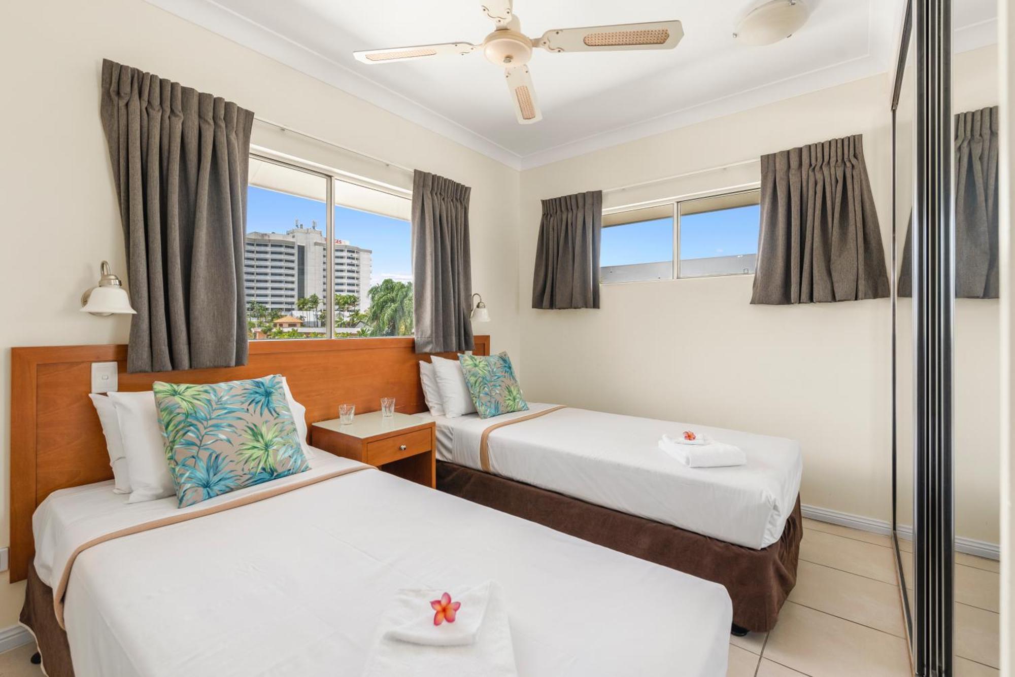 קאירנס Bay Village Tropical Retreat & Apartments מראה חיצוני תמונה