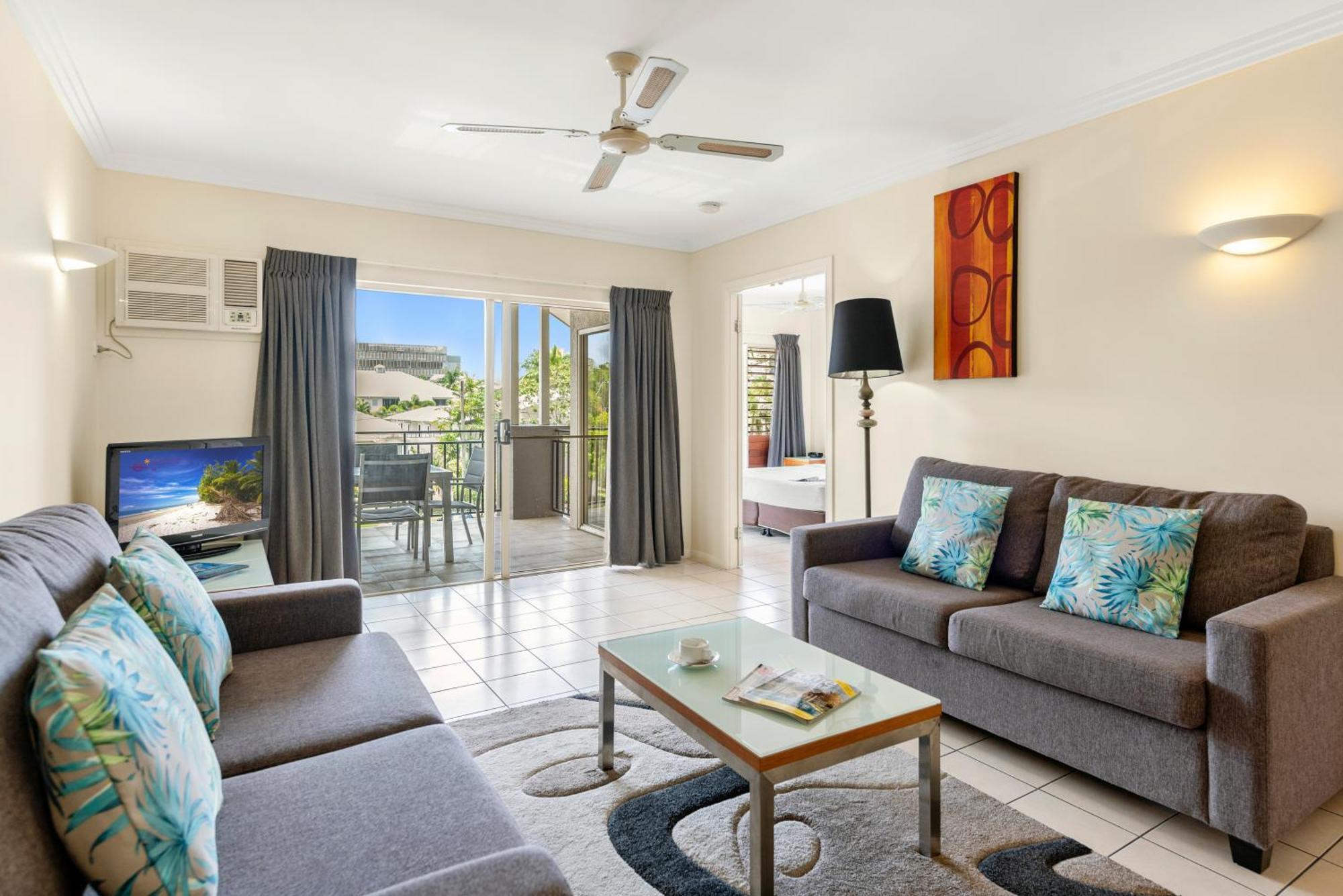 קאירנס Bay Village Tropical Retreat & Apartments מראה חיצוני תמונה