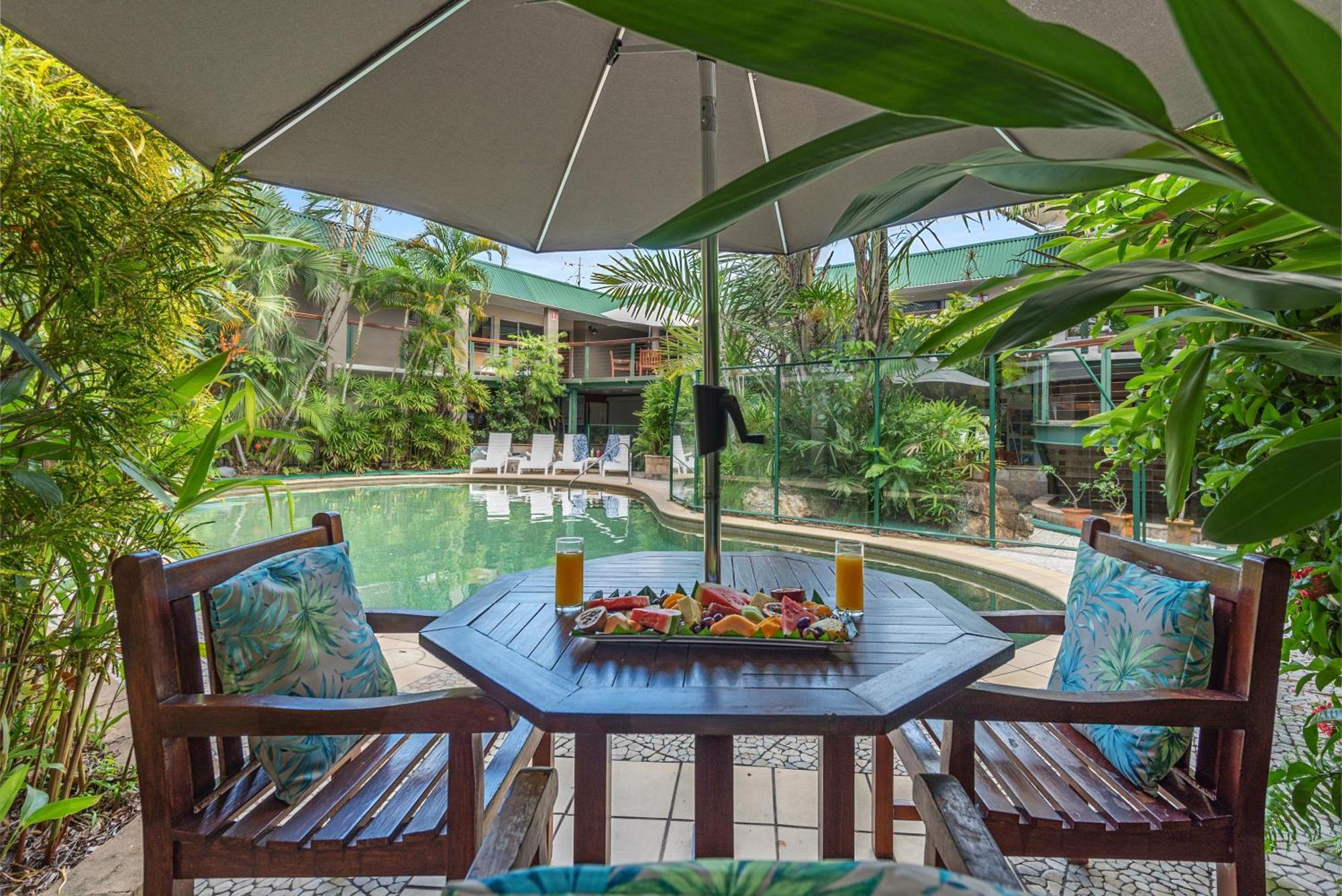 קאירנס Bay Village Tropical Retreat & Apartments מראה חיצוני תמונה