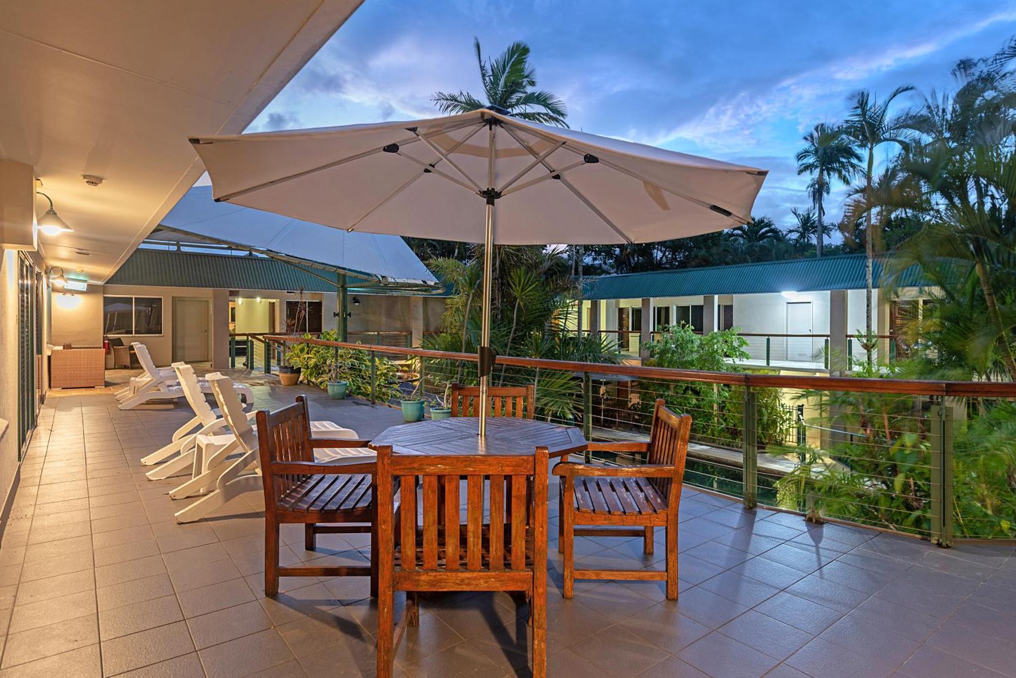 קאירנס Bay Village Tropical Retreat & Apartments מראה חיצוני תמונה