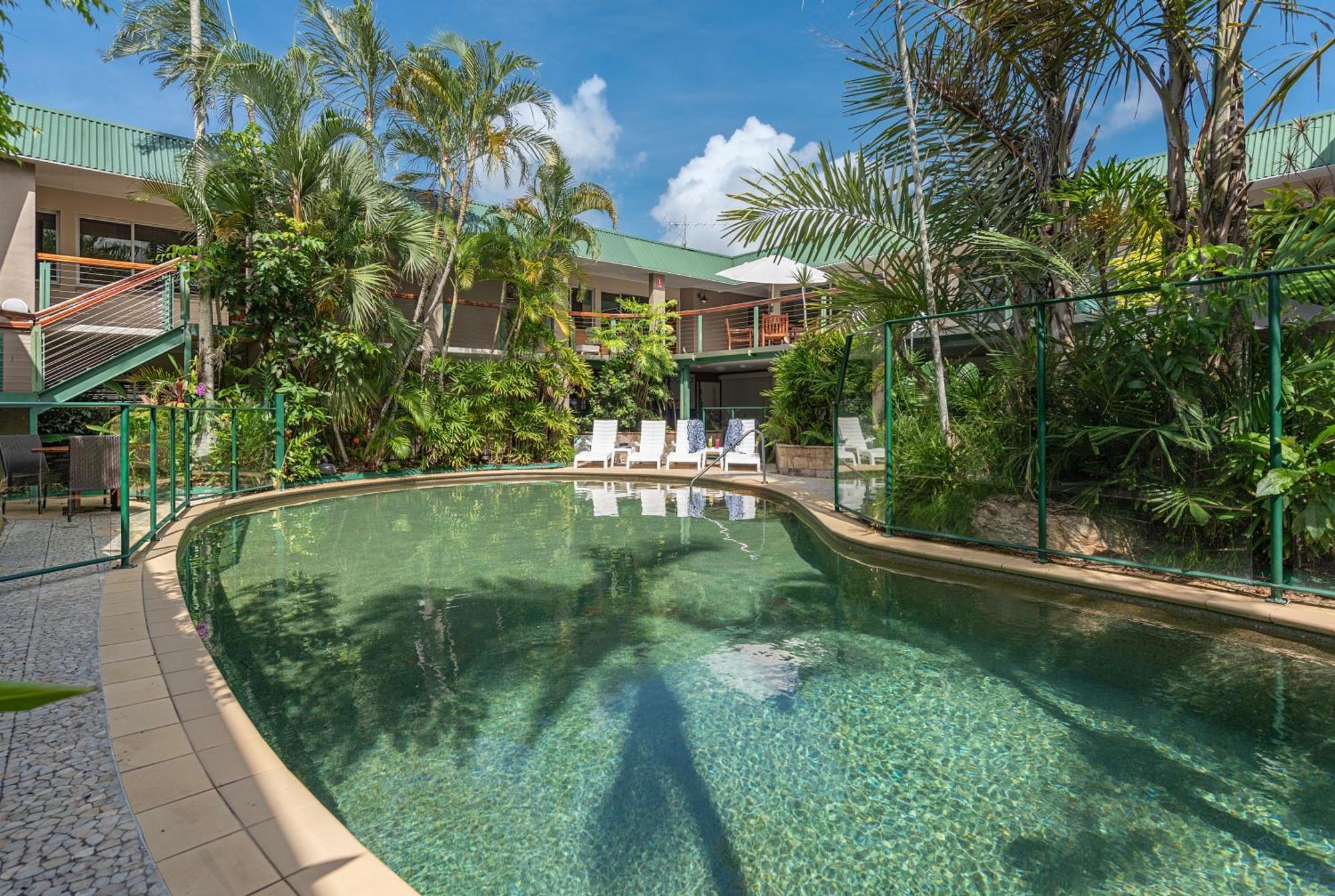 קאירנס Bay Village Tropical Retreat & Apartments מראה חיצוני תמונה