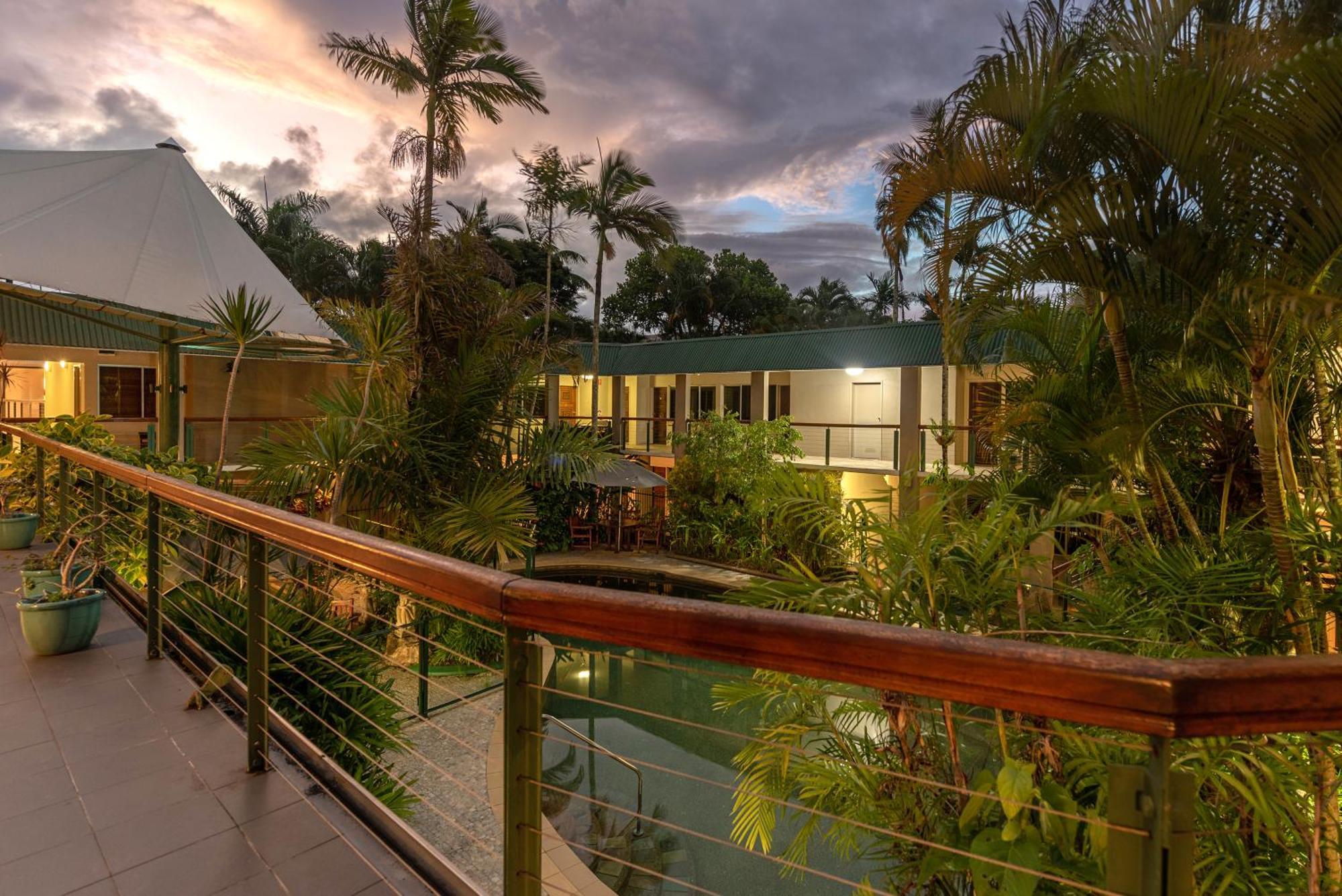 קאירנס Bay Village Tropical Retreat & Apartments מראה חיצוני תמונה