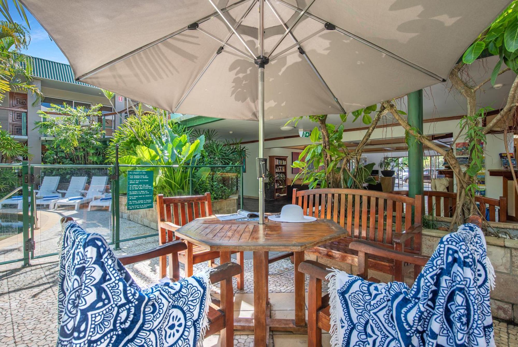 קאירנס Bay Village Tropical Retreat & Apartments מראה חיצוני תמונה