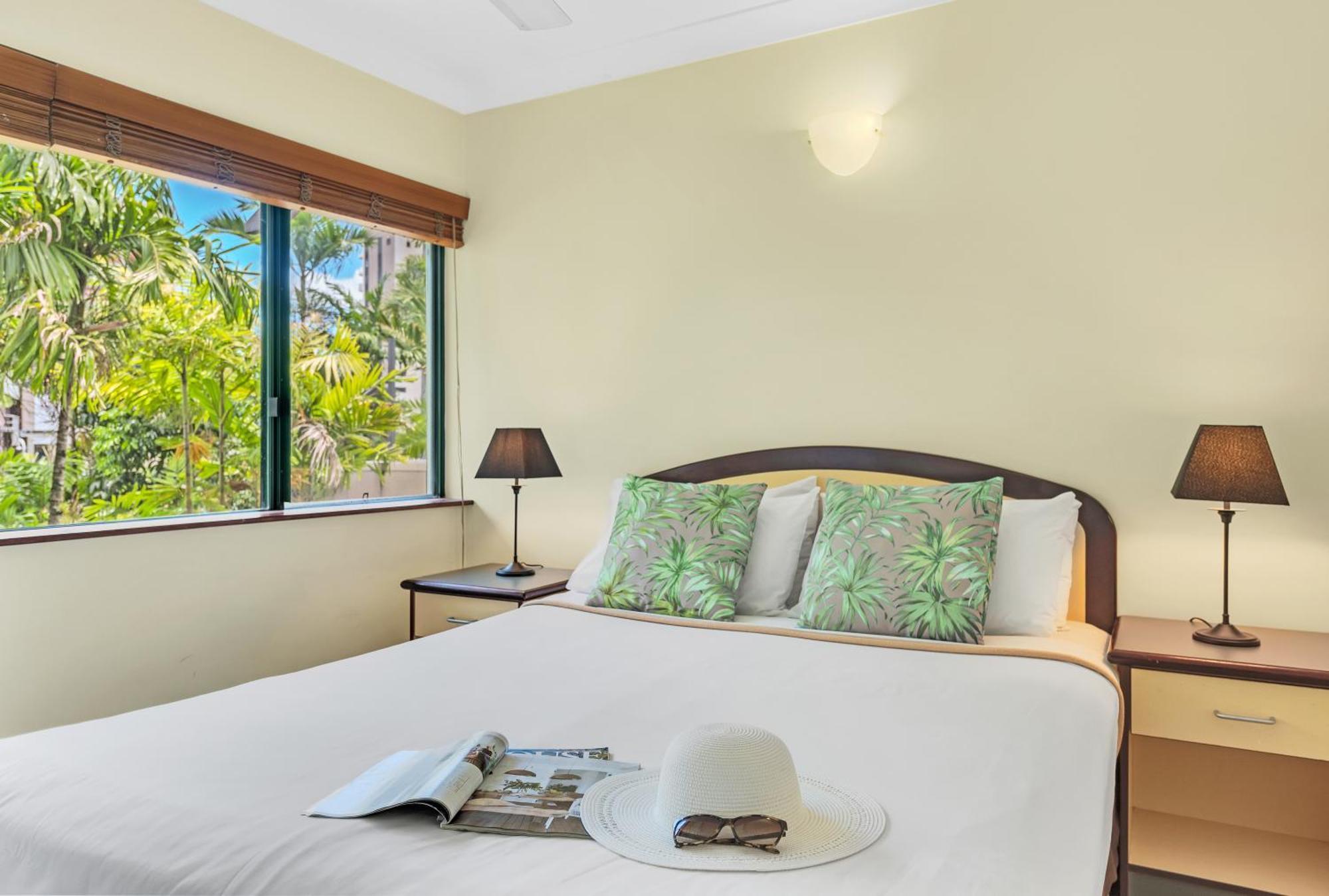 קאירנס Bay Village Tropical Retreat & Apartments מראה חיצוני תמונה