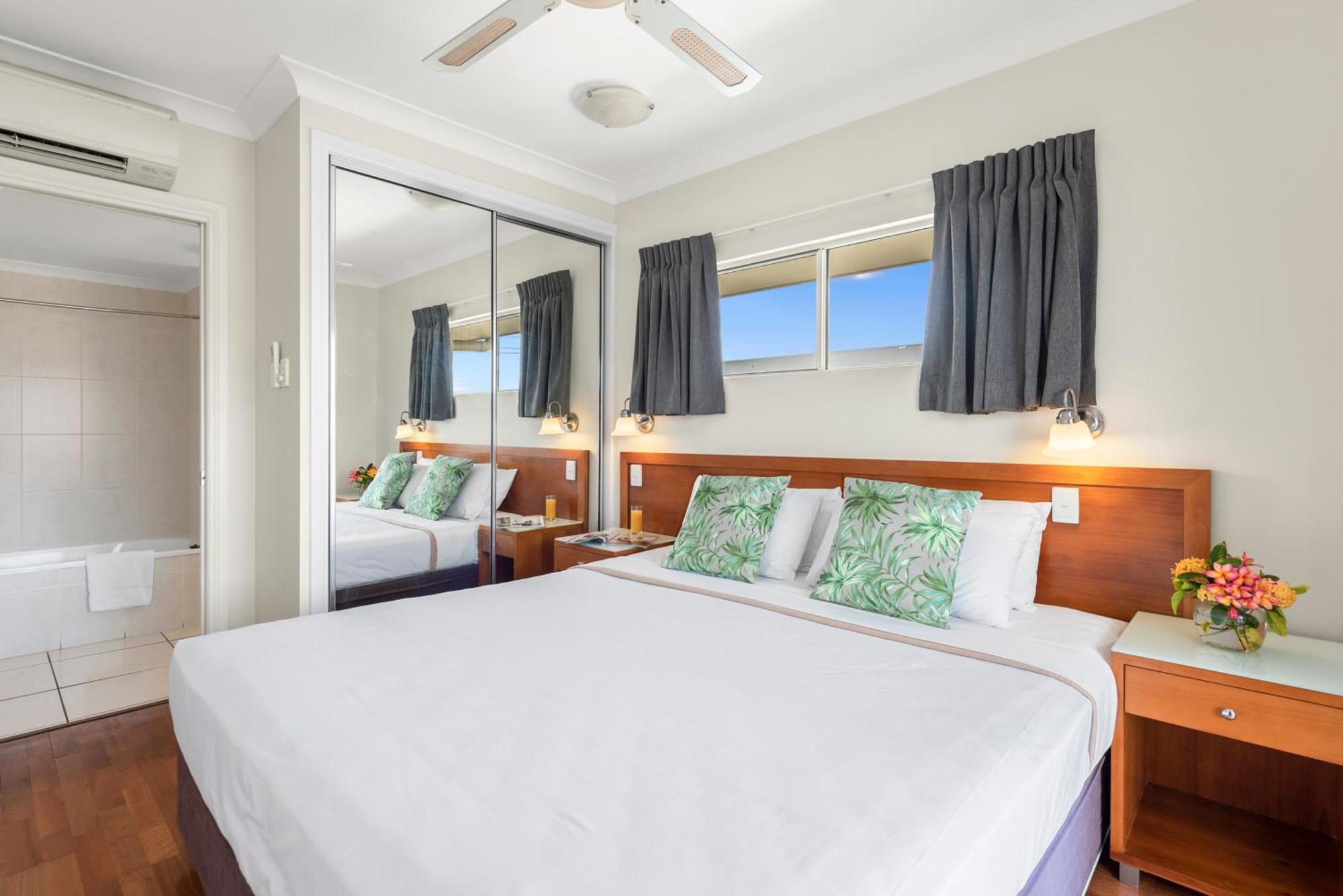 קאירנס Bay Village Tropical Retreat & Apartments מראה חיצוני תמונה