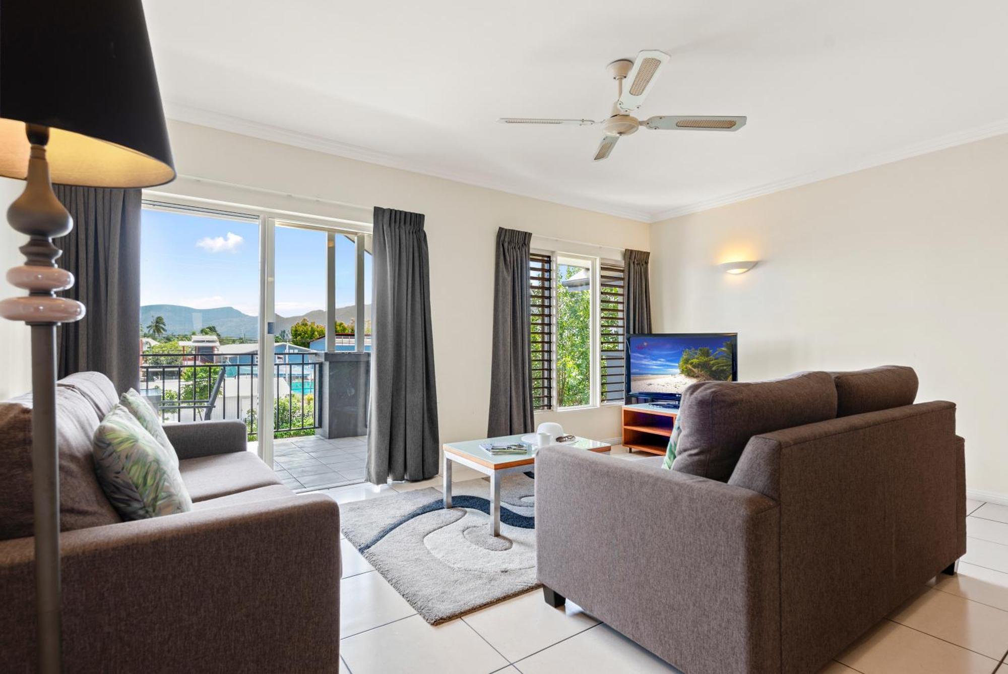 קאירנס Bay Village Tropical Retreat & Apartments מראה חיצוני תמונה