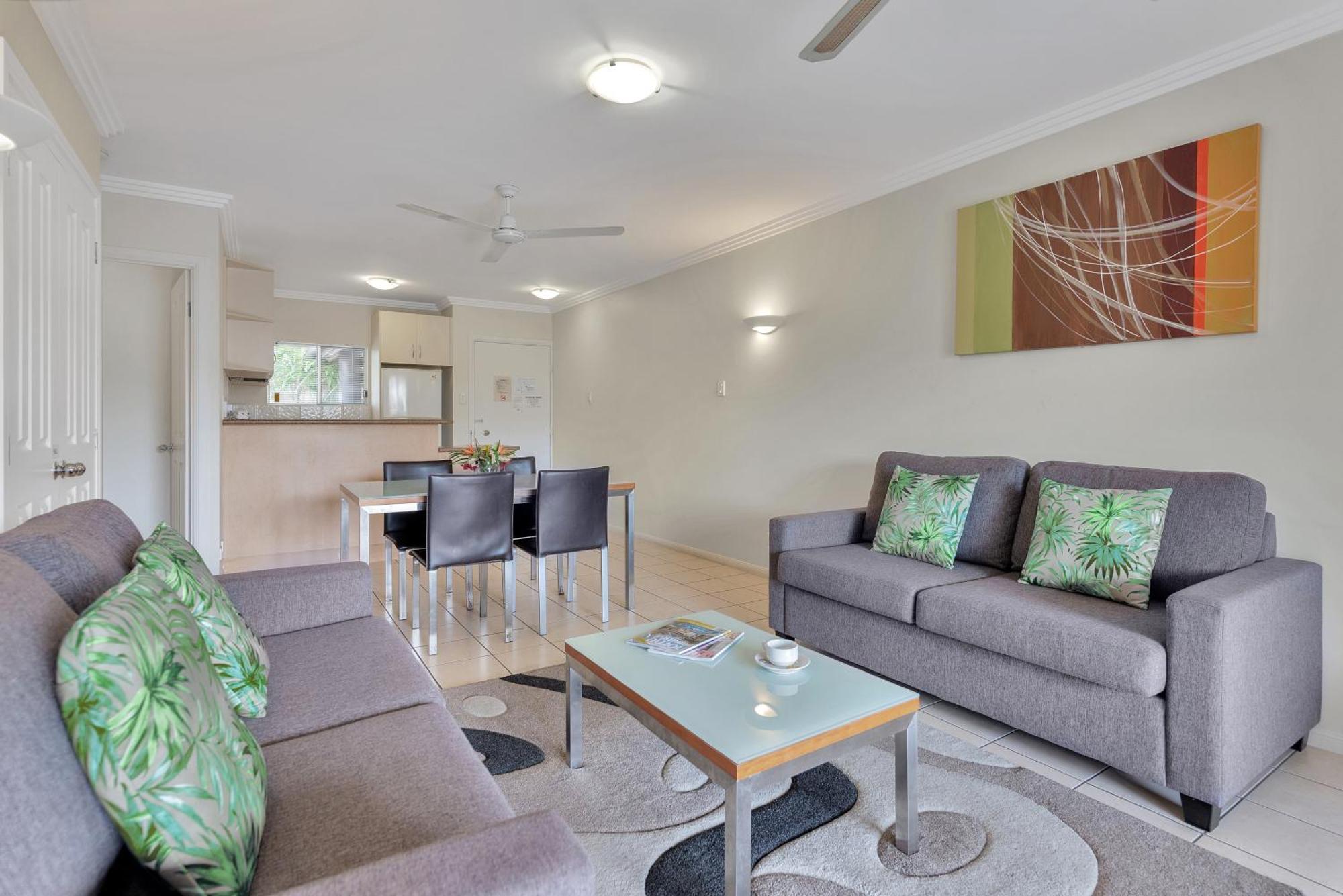 קאירנס Bay Village Tropical Retreat & Apartments מראה חיצוני תמונה