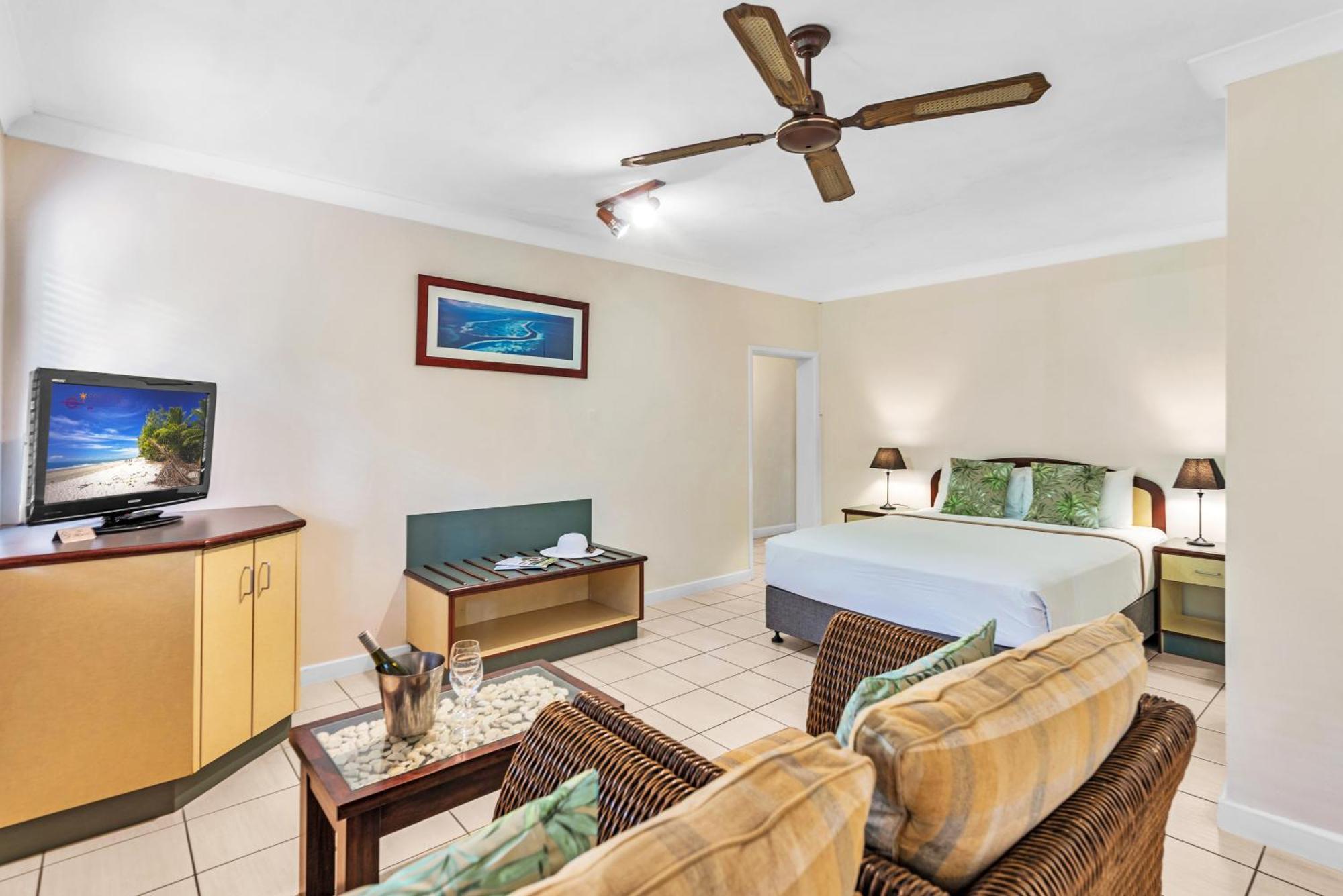 קאירנס Bay Village Tropical Retreat & Apartments מראה חיצוני תמונה